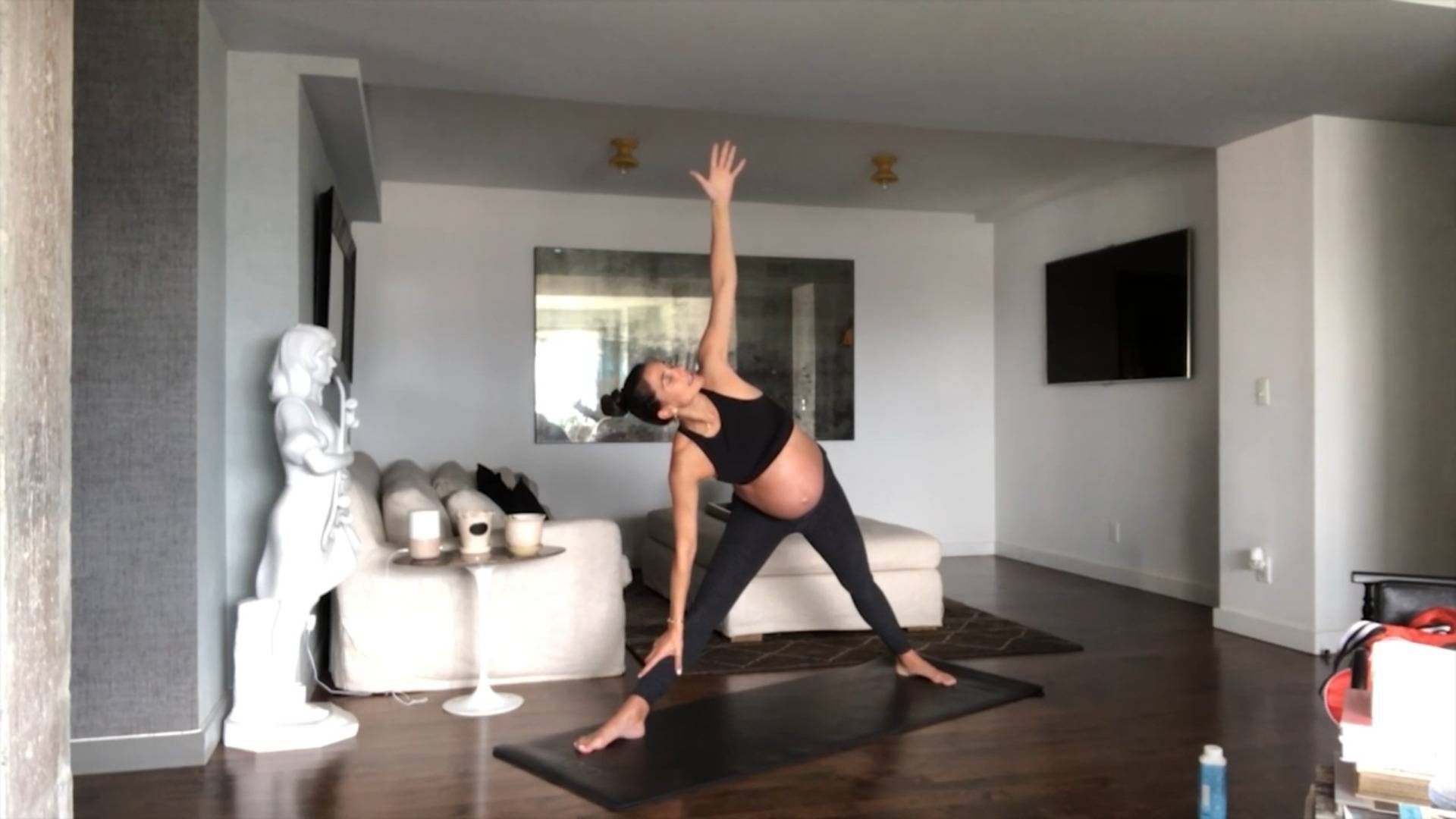 31 Min Yoga Flow (Pre & Postnatal)