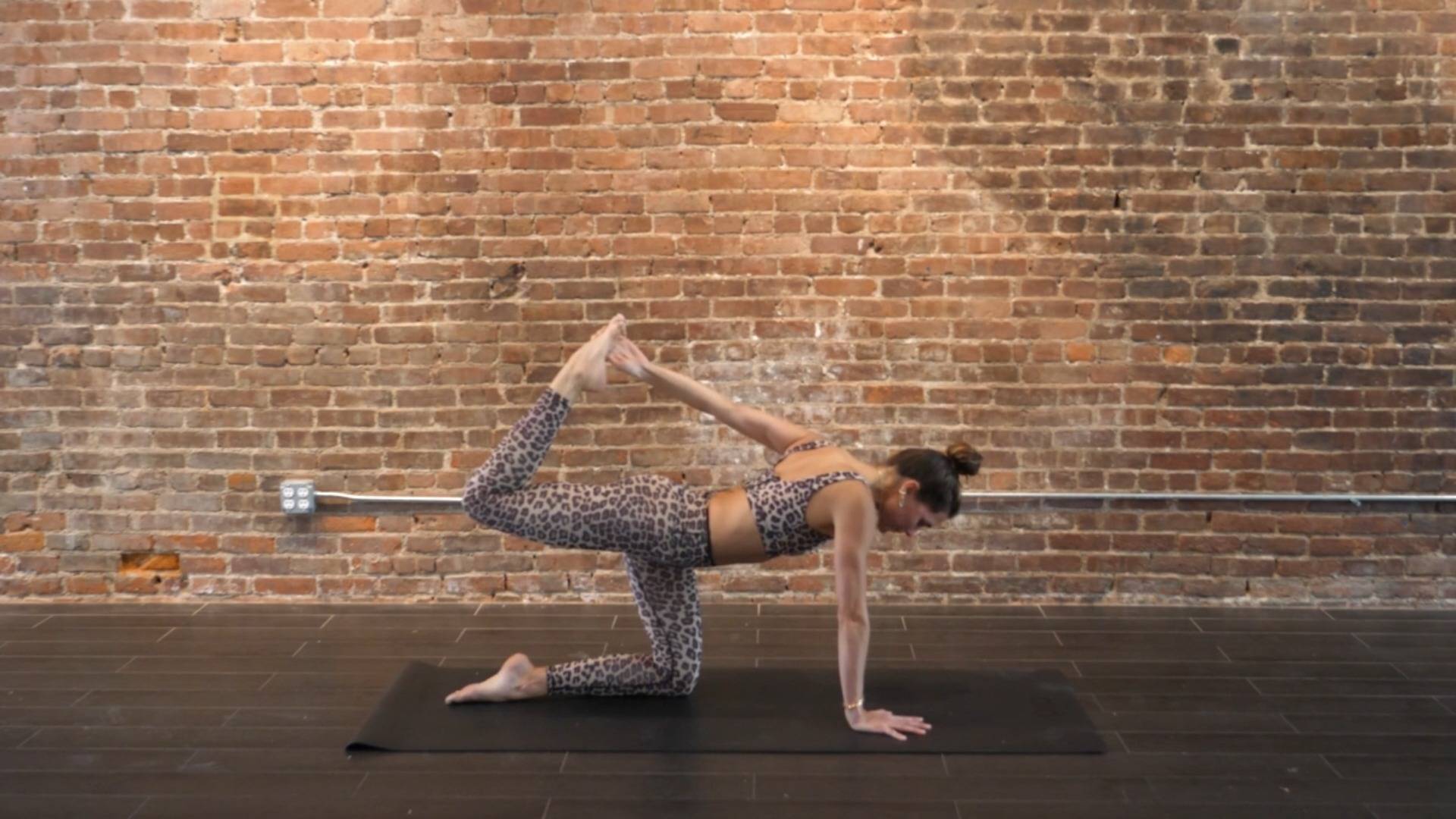 24 Min Yoga and Pilates Stretching Flow
