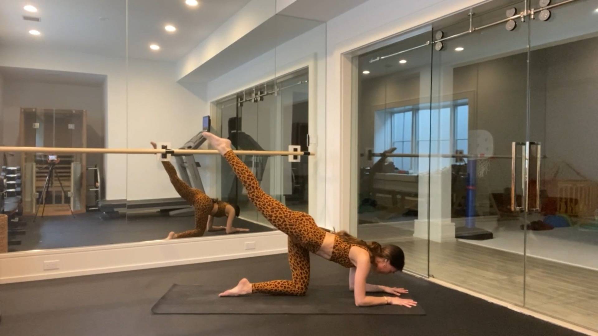 29 Min Yoga Pilates Flow