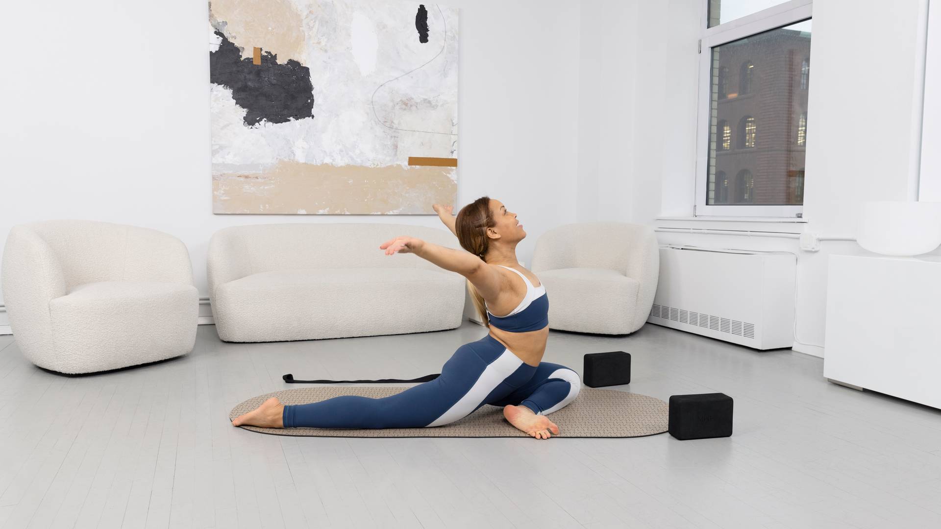 37 Min Stretch & Move Yoga Flow